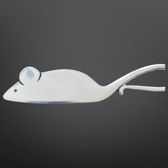 It's a Mouse Cheese Knife/Spreader - Silver tone - 5" - Picture 2 of 4